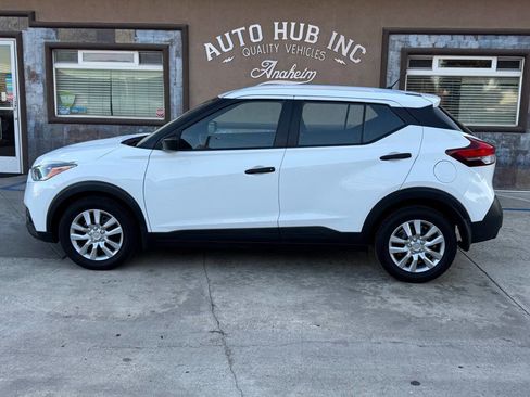 Used 2018 Nissan Kicks S image 6