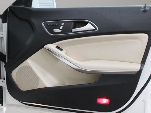 Used 2018 Mercedes-Benz CLA 250 image 23
