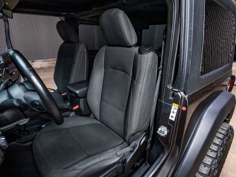 Used 2019 Jeep Wrangler Sport image 30