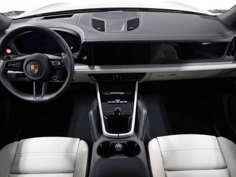 Certified 2025 Porsche Cayenne image 24