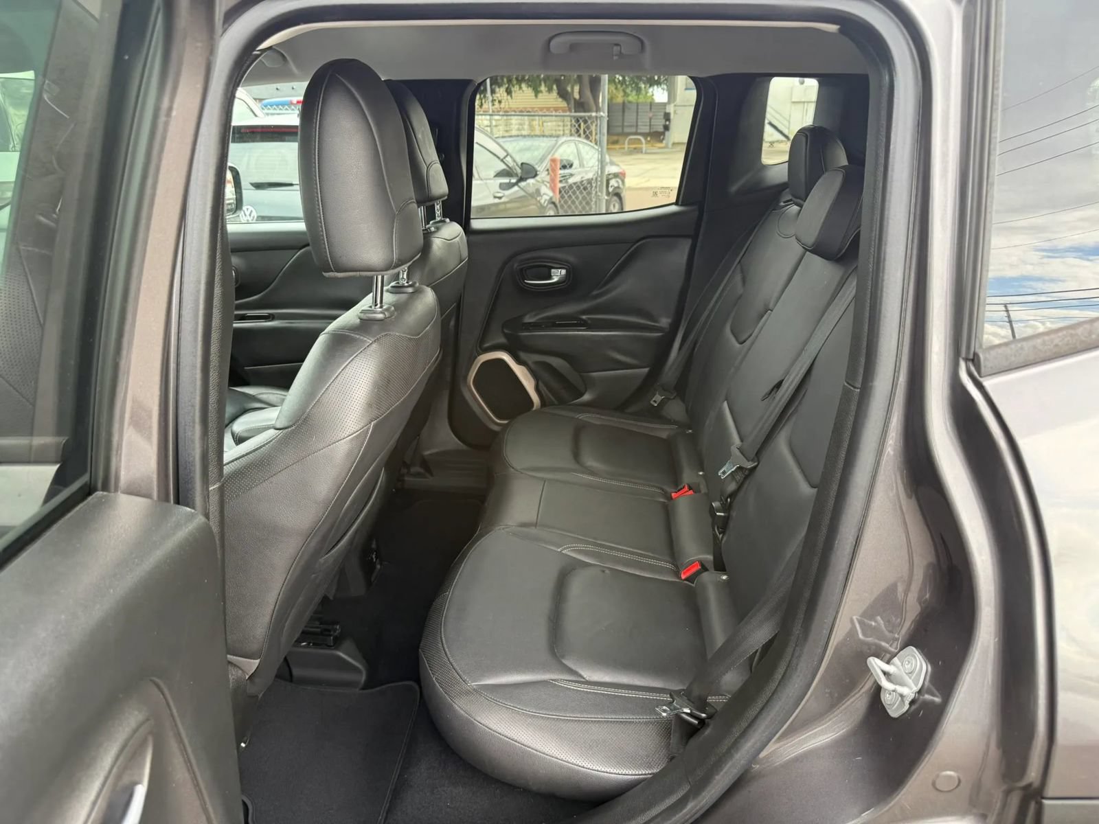 Used 2017 Jeep Renegade Limited FWD image 10