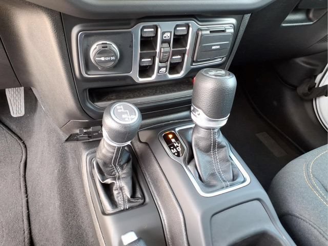 Used 2025 Jeep Wrangler Unlimited Sahara AWD/4WD image 27