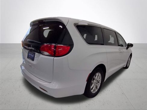 Used 2023 Chrysler Voyager LX FWD image 13