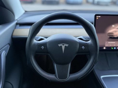 Used 2022 Tesla Model Y Long Range image 25