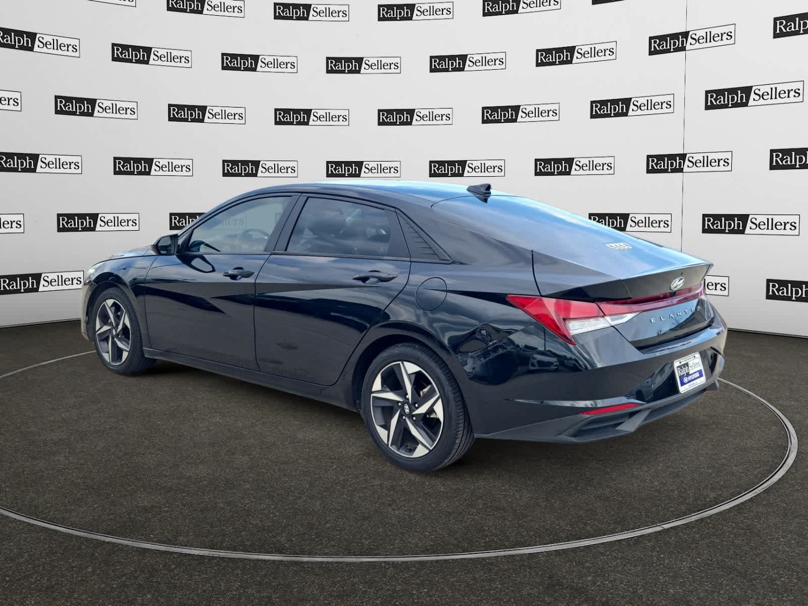 Used 2023 Hyundai Elantra SEL w/ Convenience Package FWD image 4