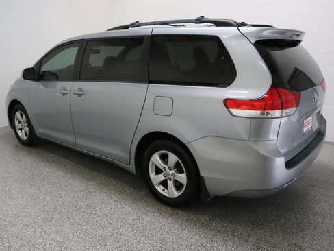 Used 2014 Toyota Sienna LE FWD image 9