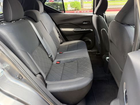 Used 2018 Nissan Kicks SV FWD image 13