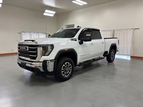 Used 2025 GMC Sierra 2500 SLE w/ SLE Value Package; AWD/4WD image 4