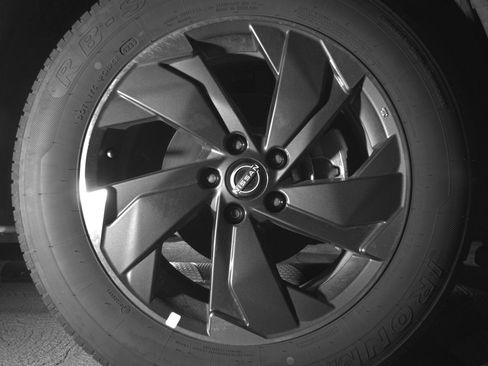 Used 2025 Nissan Rogue SV image 13