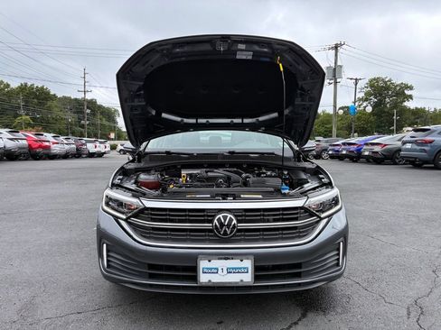 Used 2024 Volkswagen Jetta SEL FWD image 10