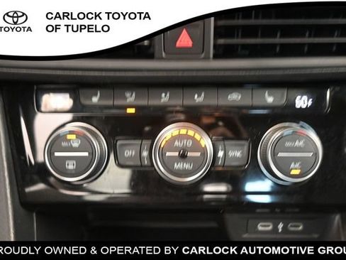 Used 2024 Volkswagen Jetta SE w/ Panoramic Sunroof Package FWD image 15