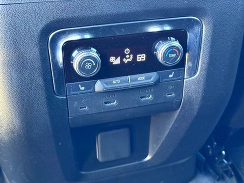 Used 2025 GMC Yukon XL Denali w/ Denali Reserve Package image 24