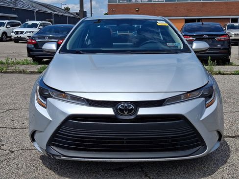 Used 2024 Toyota Corolla LE FWD image 2