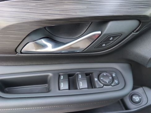 Used 2024 GMC Terrain SLE w/ Driver Convenience Package image 17