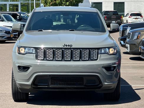 Used 2020 Jeep Grand Cherokee Altitude RWD image 9