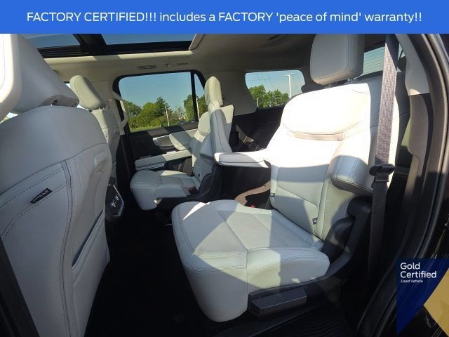 Used 2025 Ford Expedition Platinum w/ Driver's Package AWD/4WD image 24