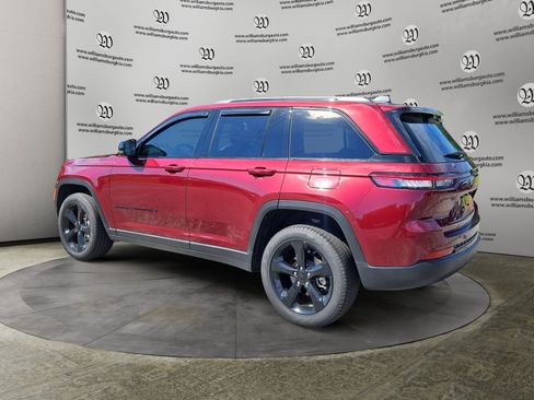 Used 2025 Jeep Grand Cherokee Limited w/ Luxury Tech Group II AWD/4WD image 3