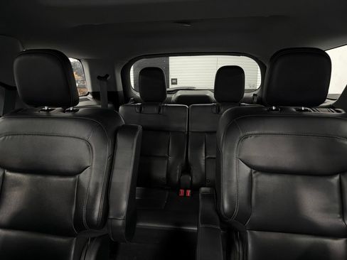 Used 2020 Ford Explorer XLT w/ Equipment Group 202A AWD/4WD image 16