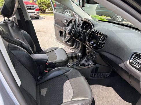 Used 2019 Jeep Compass Latitude AWD/4WD image 11