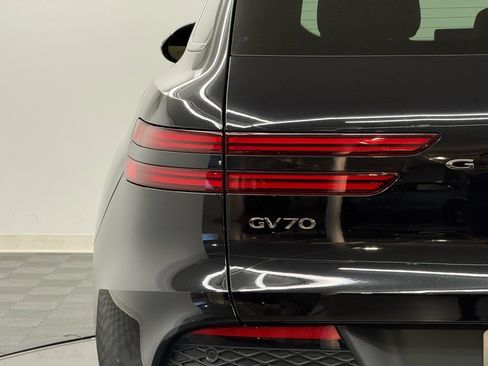 Used 2025 Genesis GV70 2.5T w/ Select Package image 9