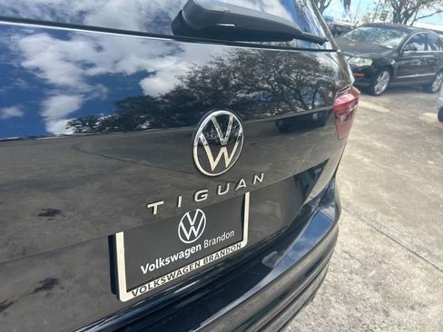 Certified 2022 Volkswagen Tiguan SE R-Line image 33