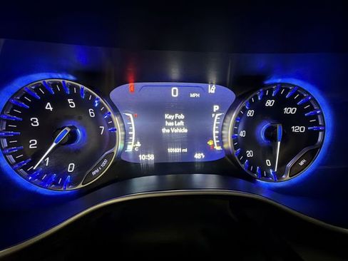 Used 2023 Chrysler Pacifica Limited FWD image 15