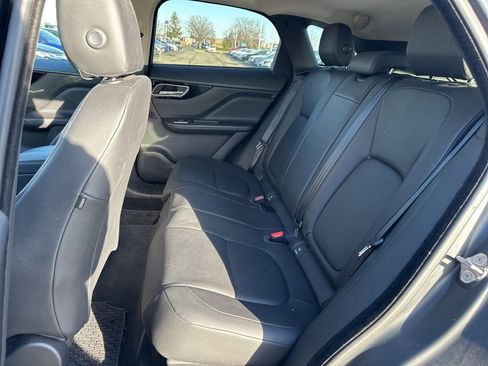 Used 2017 Jaguar F-PACE Premium image 15