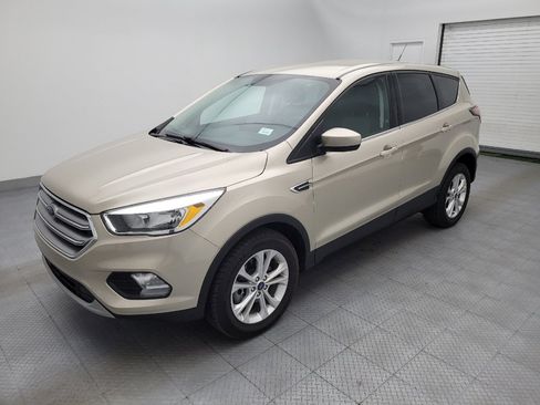 Used 2017 Ford Escape SE AWD/4WD image 2