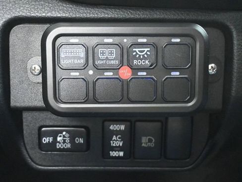 Used 2019 Toyota Tacoma TRD Off-Road w/ Technology Package AWD/4WD image 24