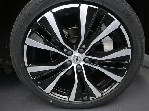 Used 2024 Volvo XC60 B5 Plus AWD/4WD image 10