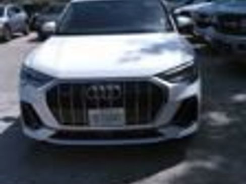 Used 2025 Audi Q3 2.0T Premium image 2