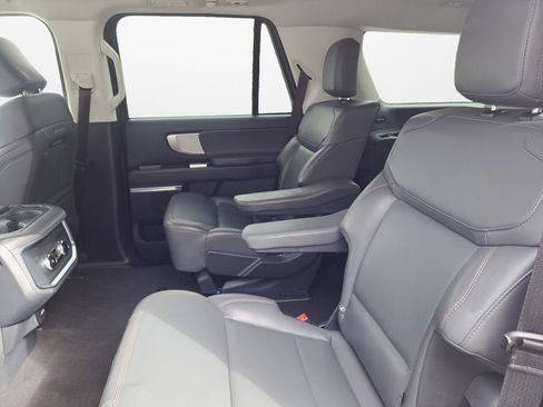 Used 2025 Ford Expedition Active image 13