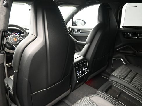 Certified 2022 Porsche Cayenne GTS image 8