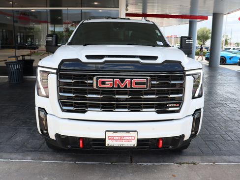 Used 2024 GMC Sierra 2500 AT4 w/ AT4 Premium Plus Package AWD/4WD image 3