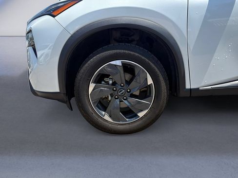 Used 2024 Nissan Rogue SV AWD/4WD image 14