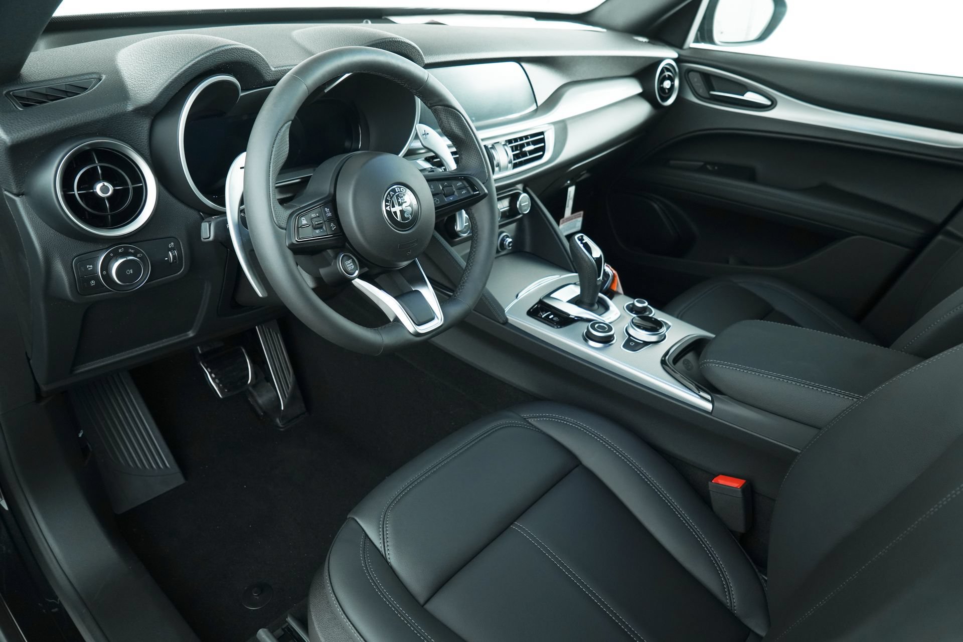 Used 2025 Alfa Romeo Stelvio Sprint AWD/4WD image 18