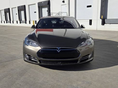 Used 2015 Tesla Model S 85D image 2