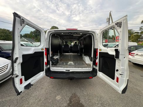 Used 2018 Ford Transit 250 148 Low Roof RWD image 21