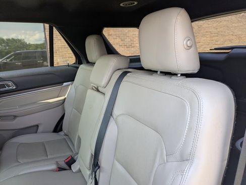 Used 2019 Ford Explorer Limited w/ Class III Trailer Tow Package FWD image 19