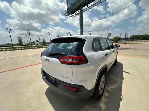 Used 2016 Jeep Cherokee Sport AWD/4WD image 5