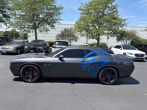 Used 2022 Dodge Challenger SRT Hellcat w/ Plus Package RWD image 2