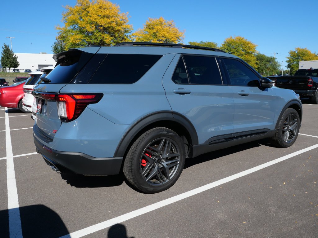Used 2025 Ford Explorer ST AWD/4WD image 5