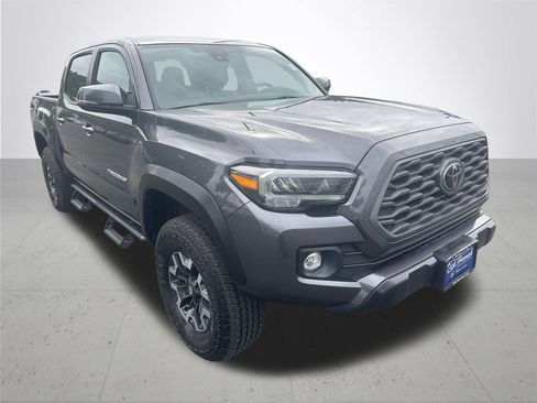 Certified 2022 Toyota Tacoma TRD Off-Road AWD/4WD image 6