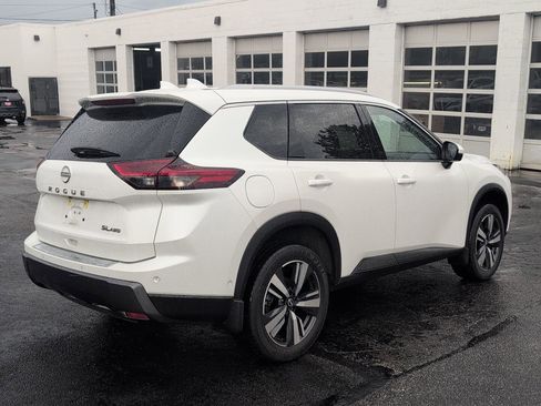 Used 2025 Nissan Rogue SL w/ Tech Package image 3