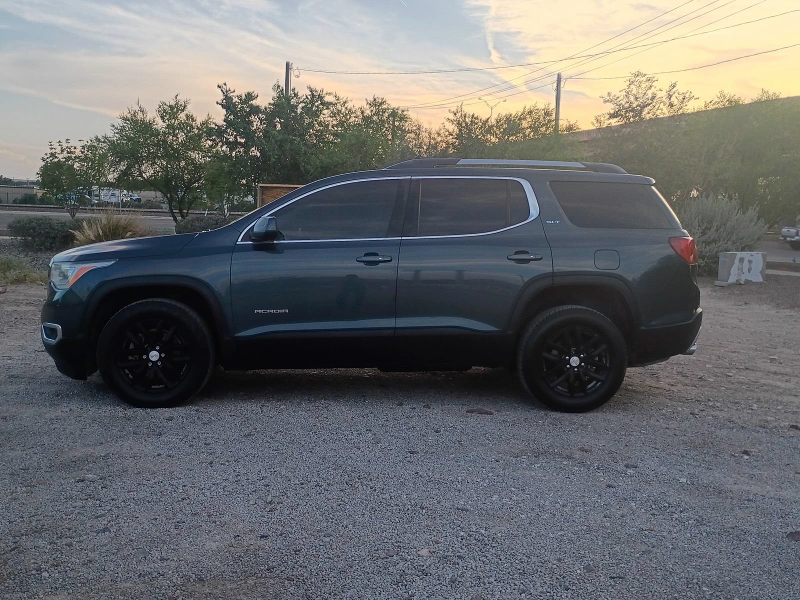 Used 2019 GMC Acadia SLT FWD image 3