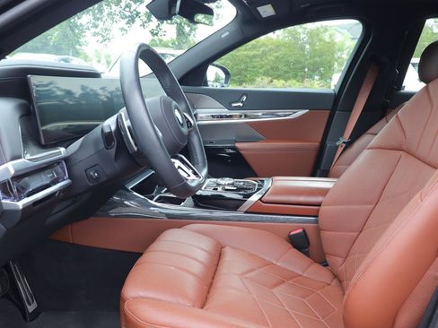 Used 2023 BMW 740i RWD image 10