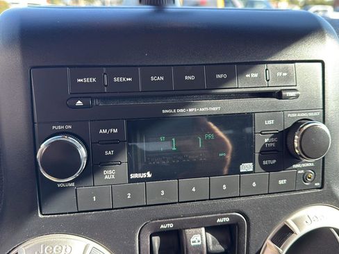 Used 2017 Jeep Wrangler Unlimited Sahara image 20