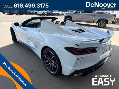 Used 2025 Chevrolet Corvette Stingray Premium Conv w/ Z51 Performance Package RWD image 17