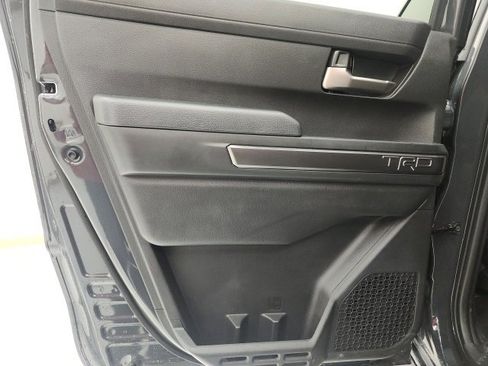 Used 2025 Toyota Tacoma TRD Sport image 9