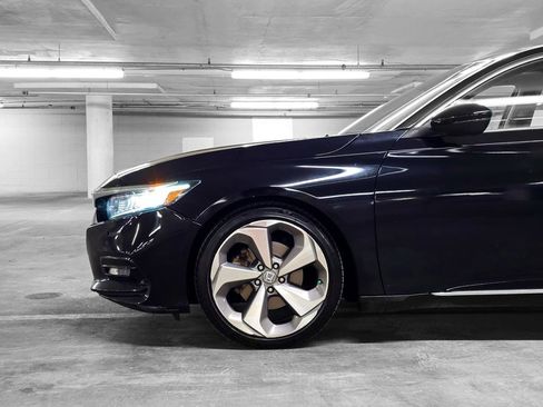 Certified 2018 Honda Accord Touring image 16